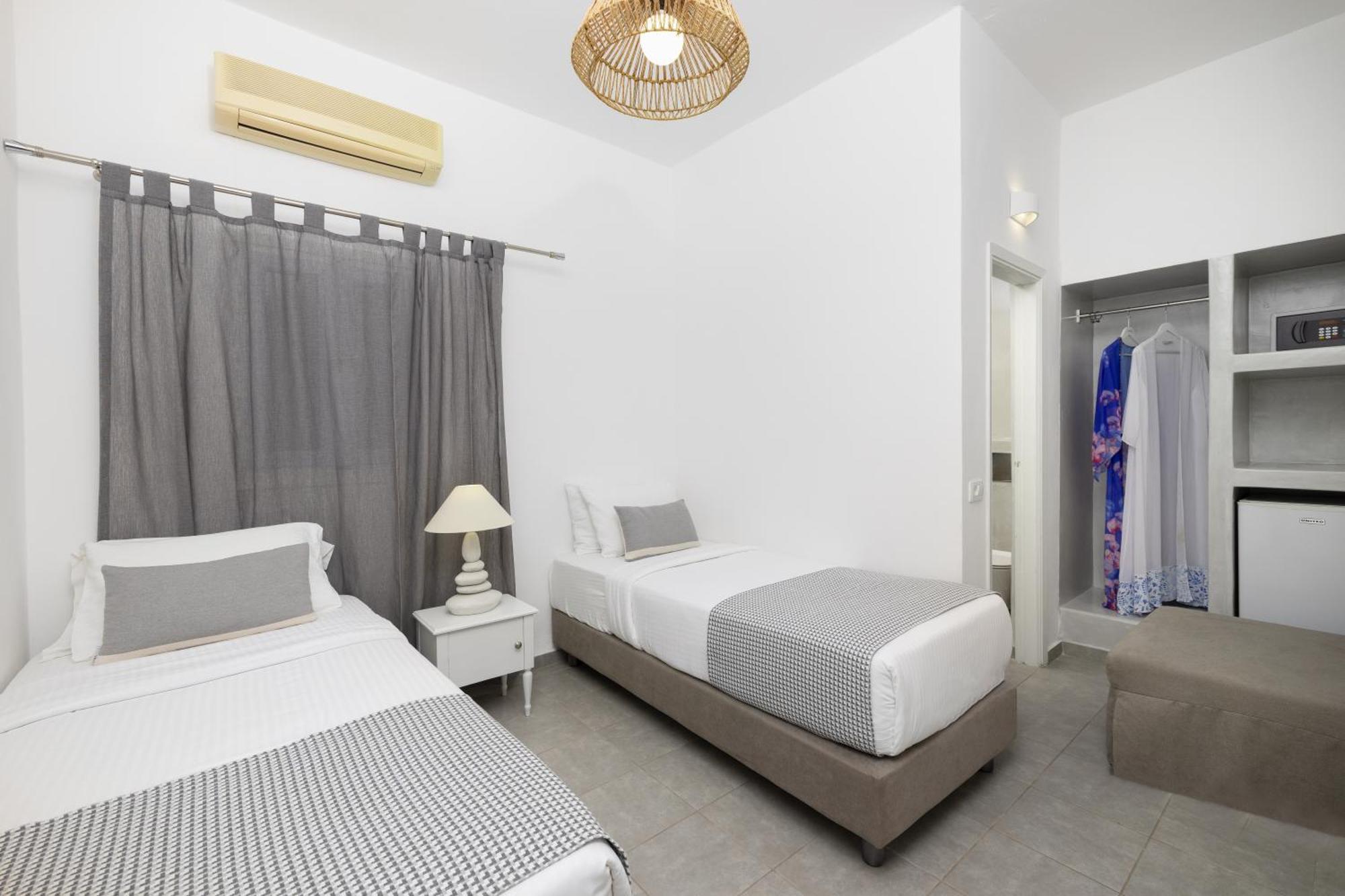 Akrotiri Hotel 2*