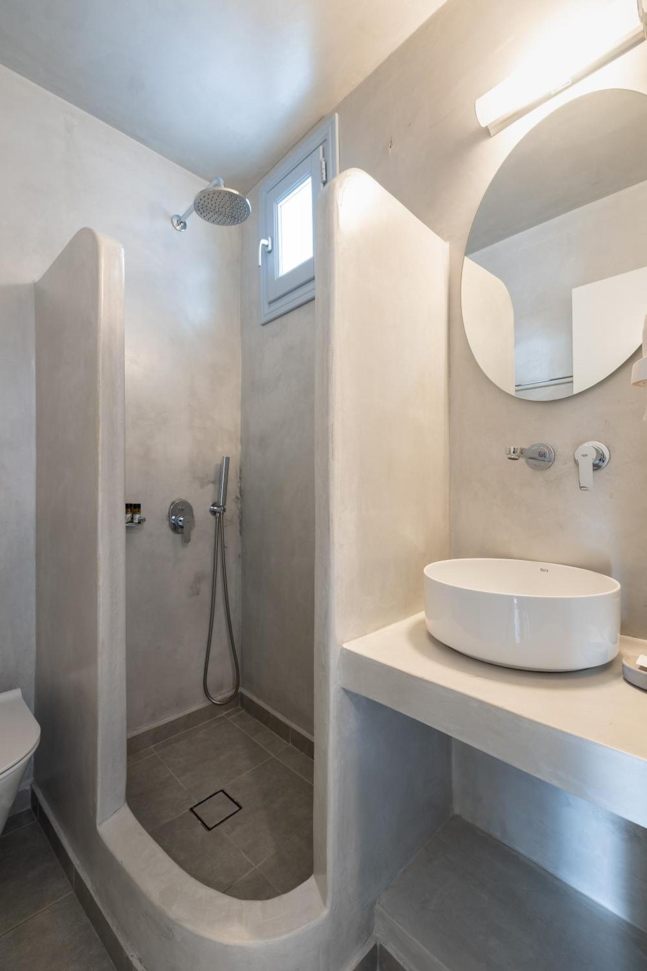 Hotel Akrotiri 2*