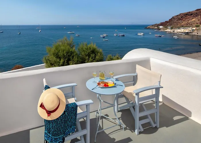 Akrotiri Hotel